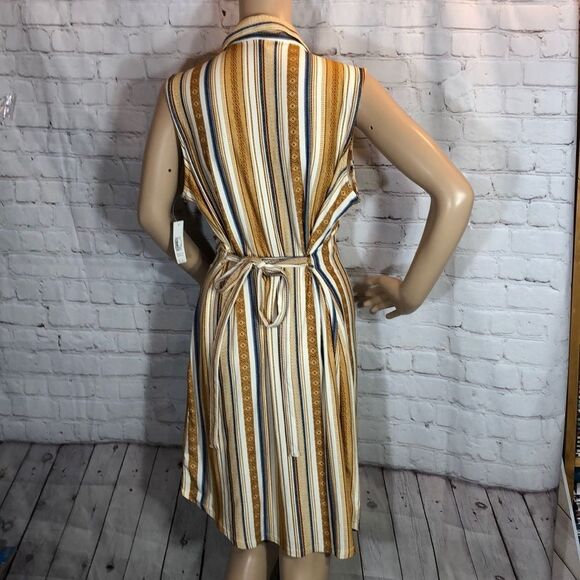 No Boundaries Sleeveless Striped Shirt Dre… - Picture 5 of 10